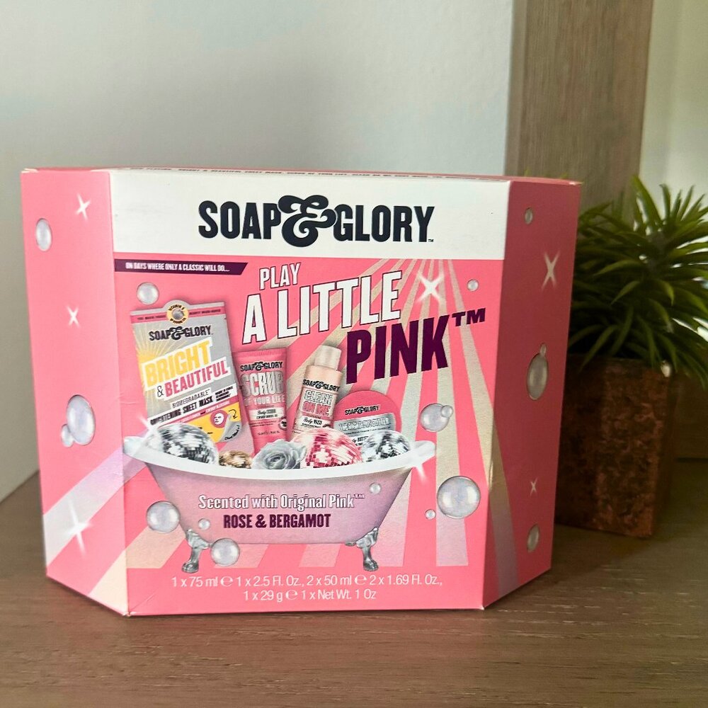 Soap & Glory play a little pink gift set